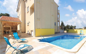 Lovely Apartment In Pula With Kitchen